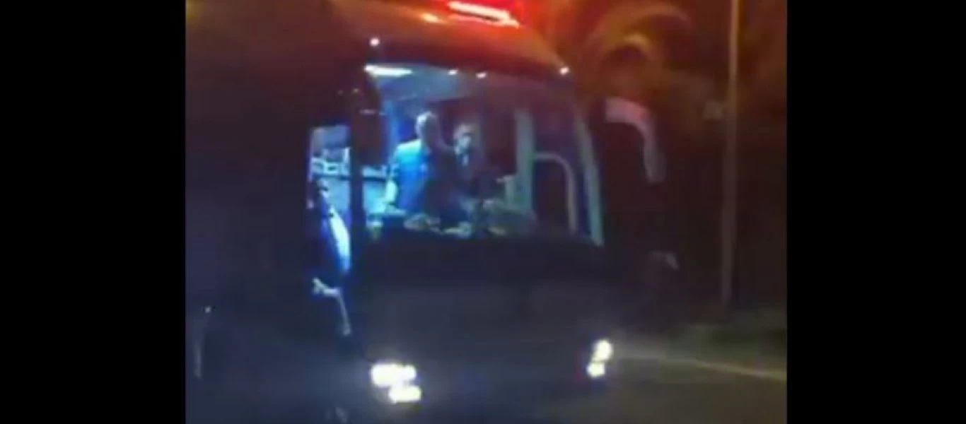Τουρκία: Ο Ερντογάν μοίρασε… τσάι στους πυρόπληκτους της Μαρμαρίδας (βίντεο)